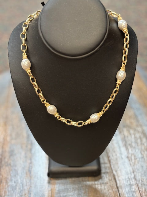 Pearl and Gold Necklace
