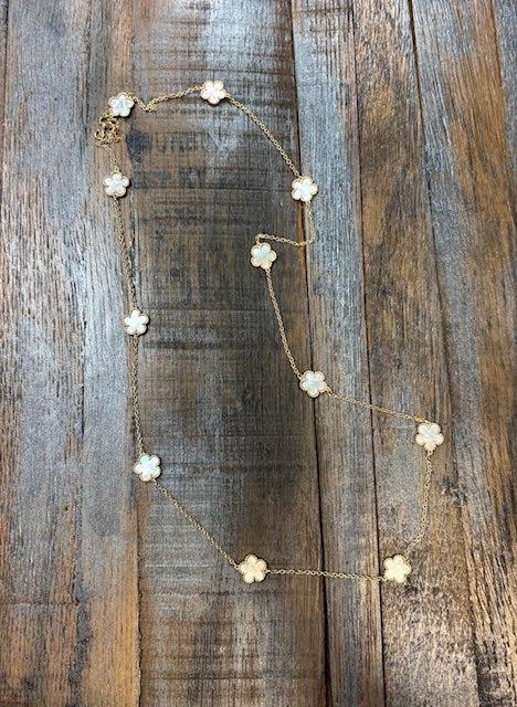 Long clover Mother of Pear necklace