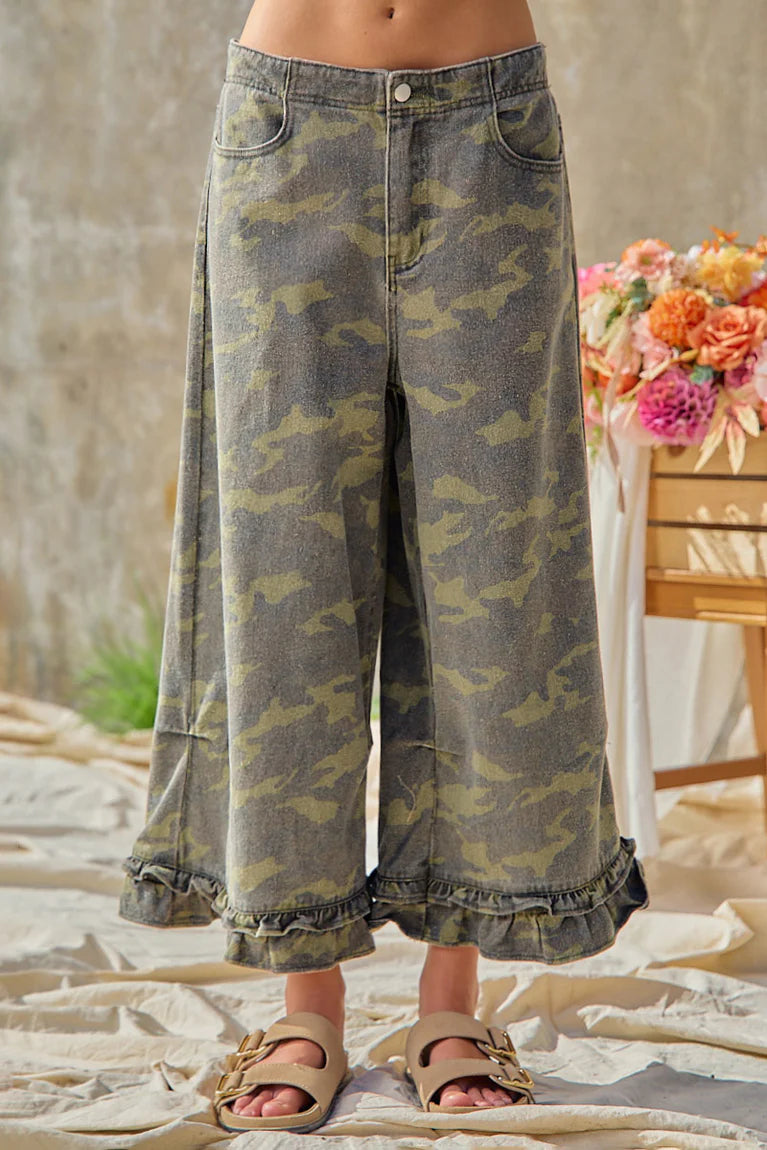 Camouflage ruffle pants