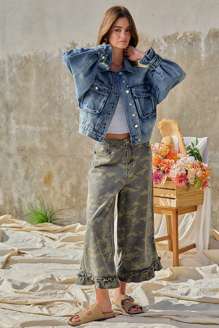 Camouflage ruffle pants