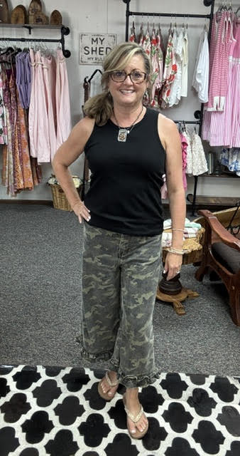 Camouflage ruffle pants