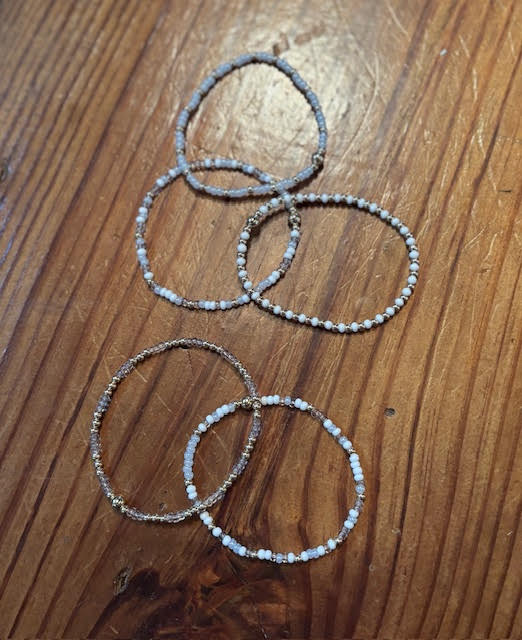 Stackable, stretchy bracelet sandy shores